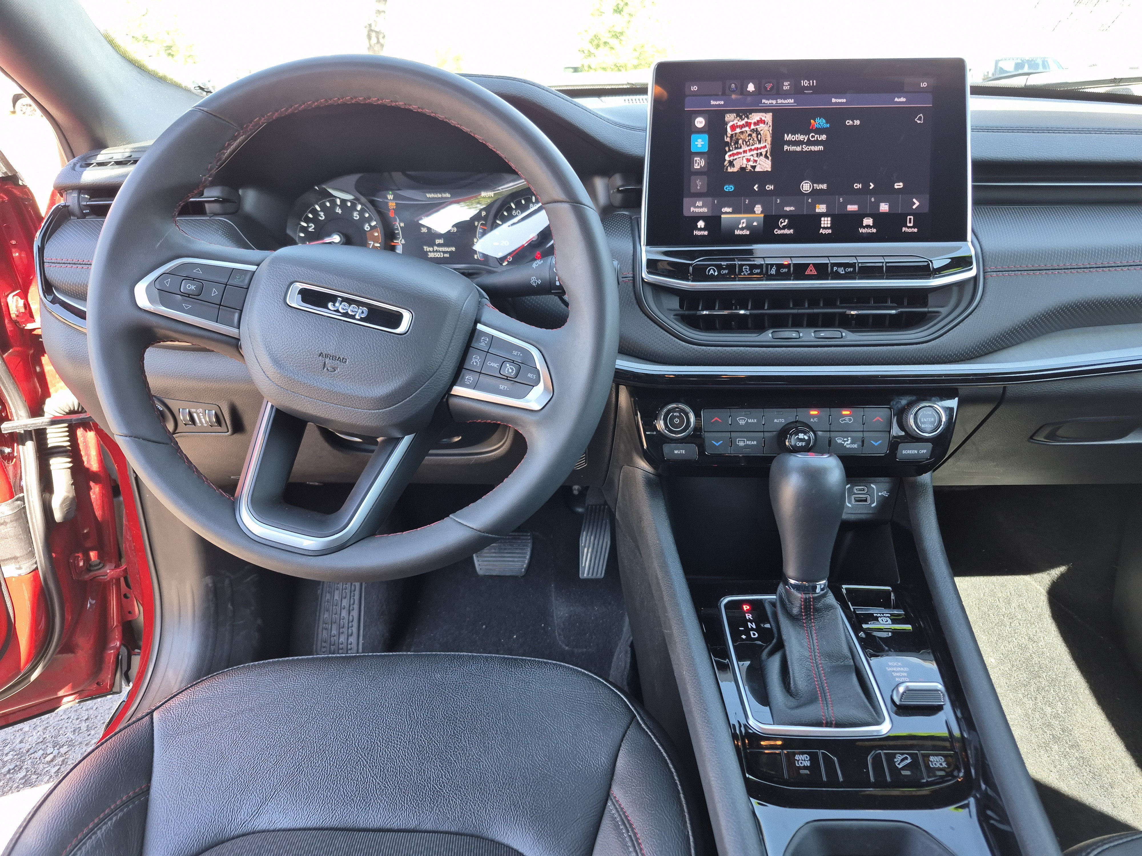 Used 2025 Jeep Compass Trailhawk AWD/4WD image 18