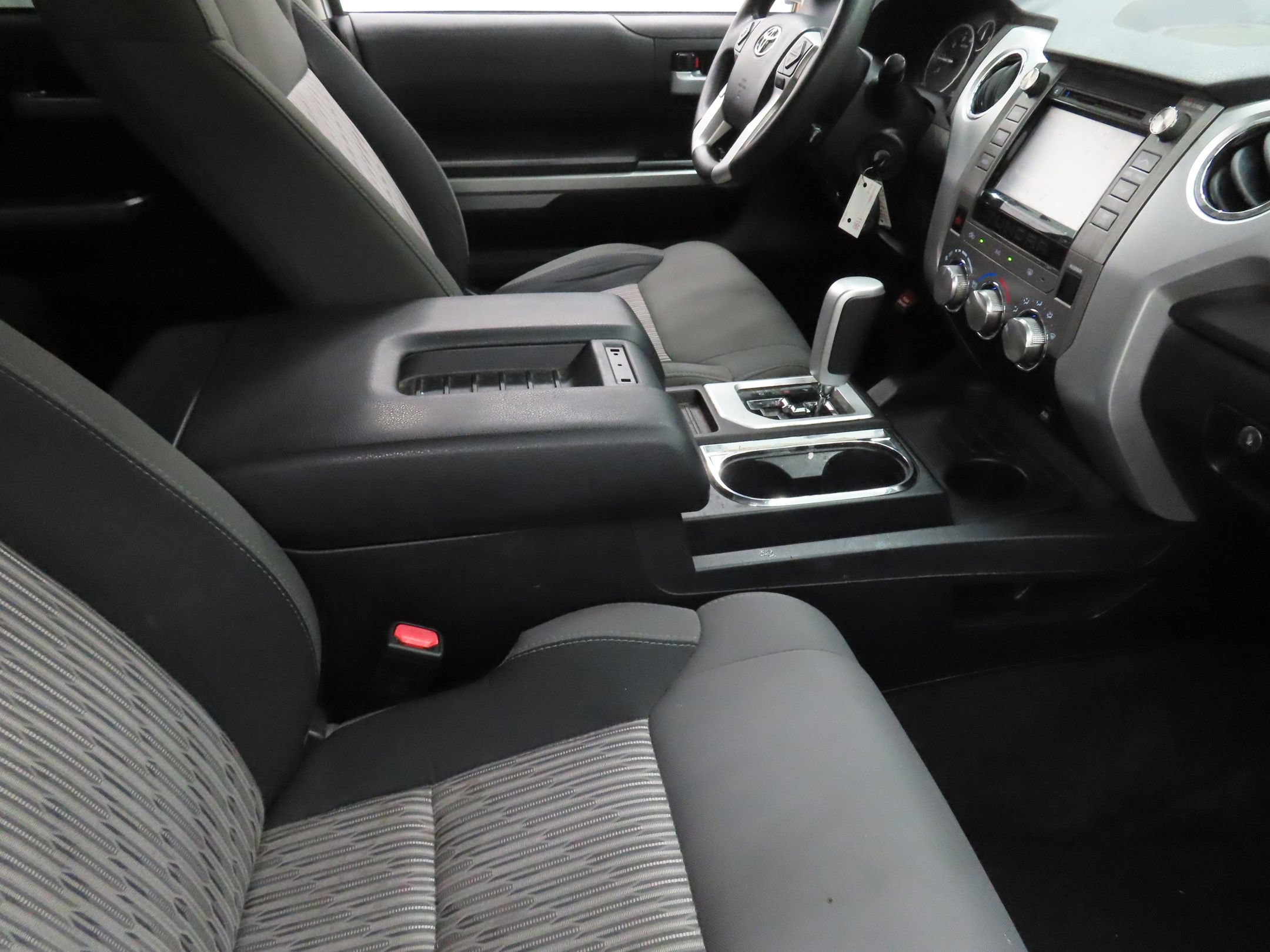 Used 2017 Toyota Tundra SR5 w/ SR5 Upgrade Package RWD image 24