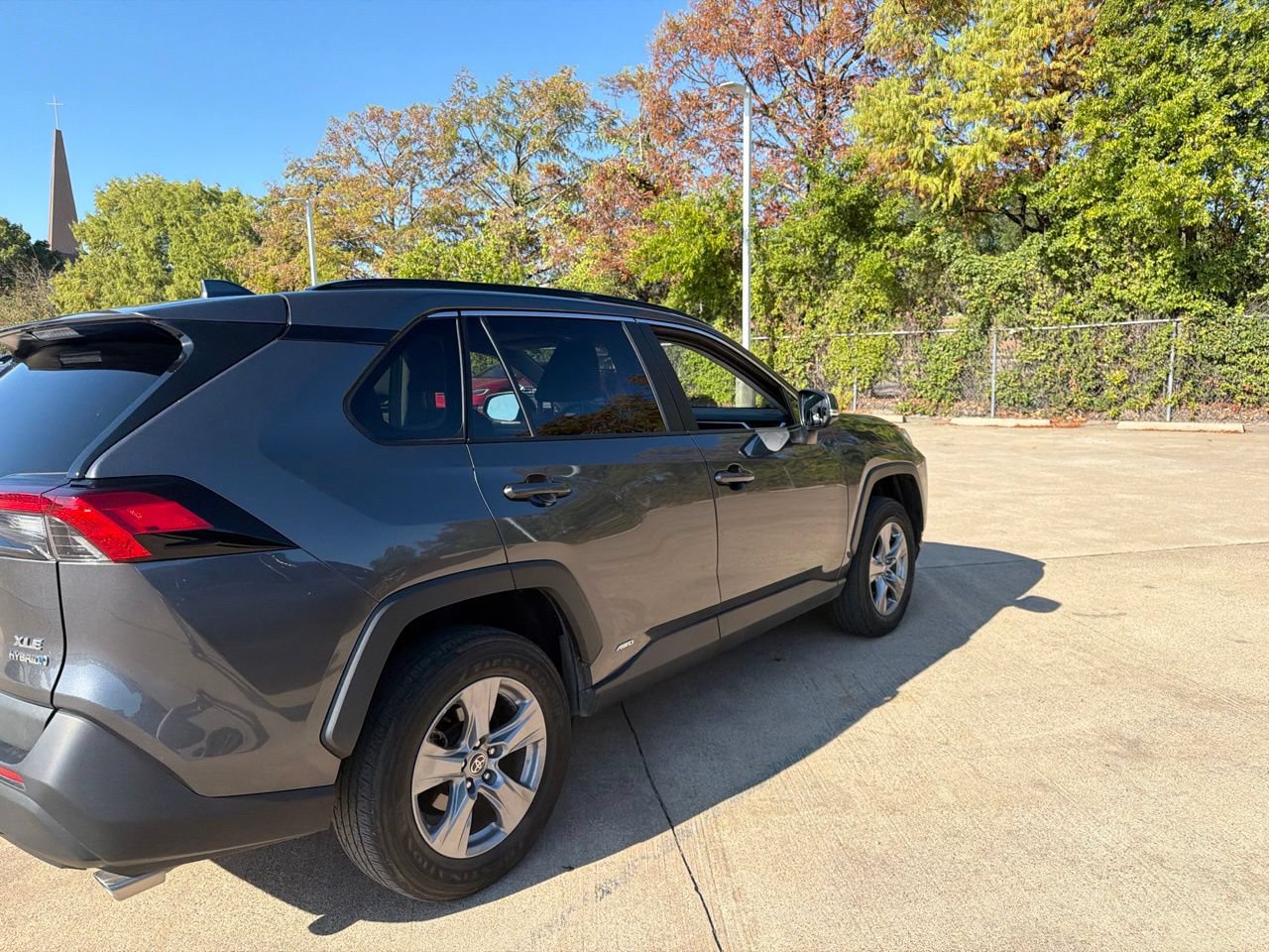 Used 2022 Toyota RAV4 XLE AWD/4WD image 4