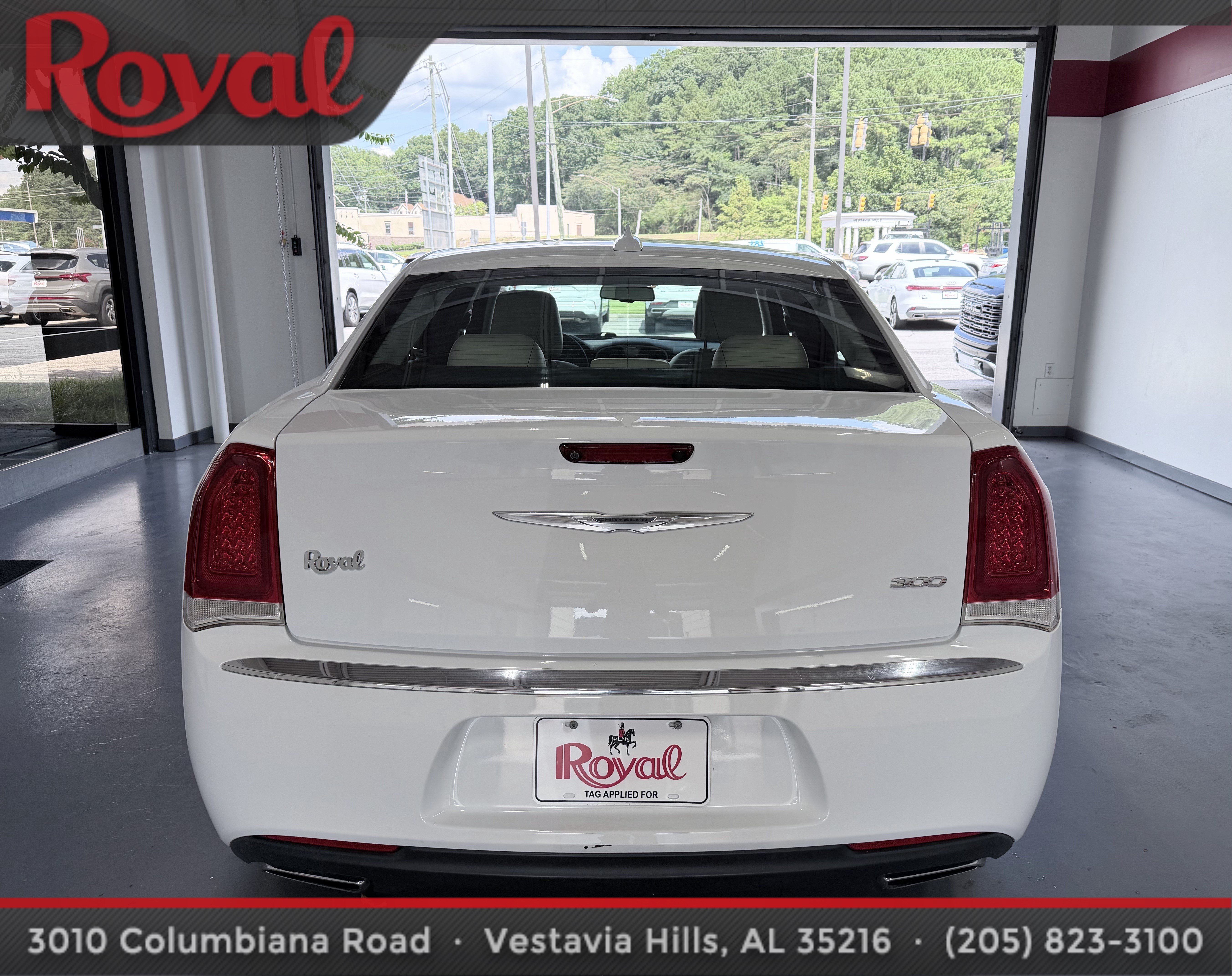 Used 2017 Chrysler 300 Limited w/ Driver Convenience Group RWD image 5