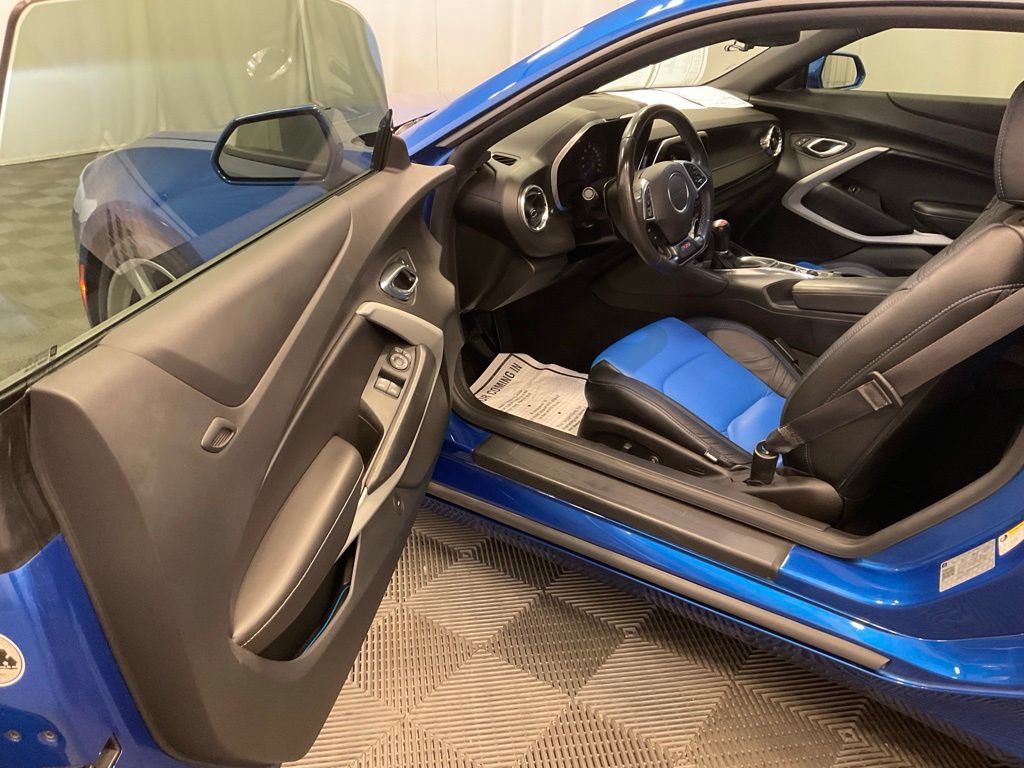 Used 2018 Chevrolet Camaro SS RWD image 20