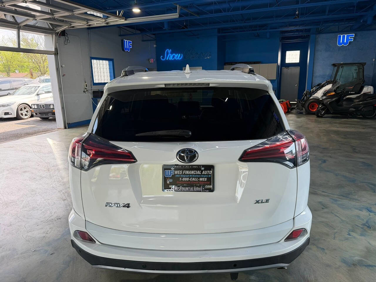 Used 2018 Toyota RAV4 XLE FWD image 4