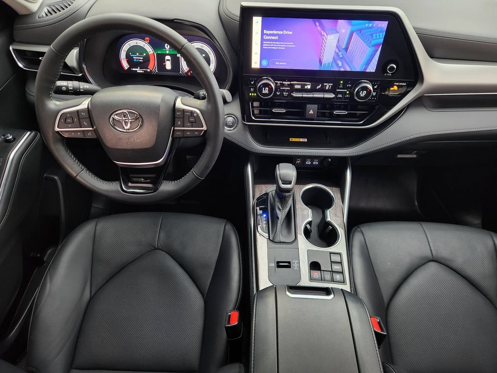 Used 2023 Toyota Highlander Platinum FWD image 26