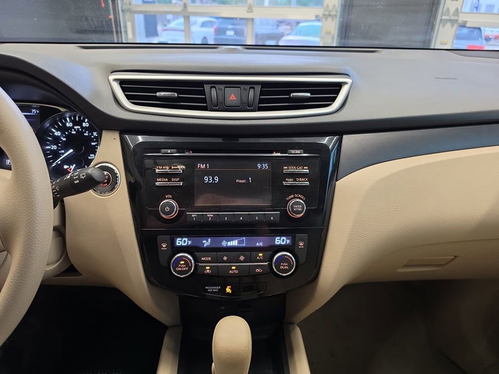 Used 2014 Nissan Rogue SV image 23