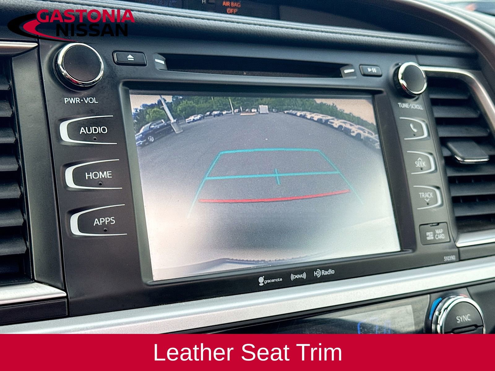 Used 2019 Toyota Highlander XLE FWD image 18