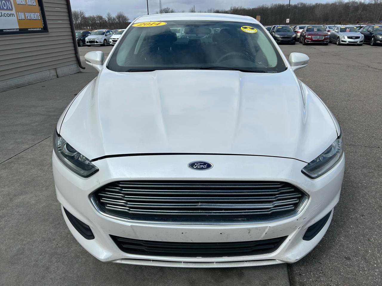 Used 2014 Ford Fusion SE FWD image 2