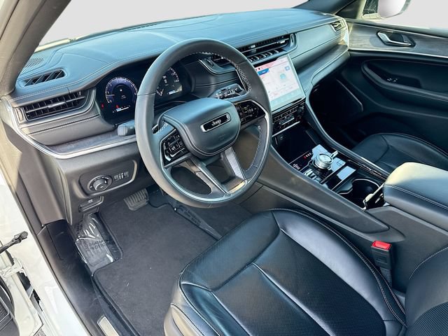 Used 2025 Jeep Grand Cherokee Overland AWD/4WD image 10