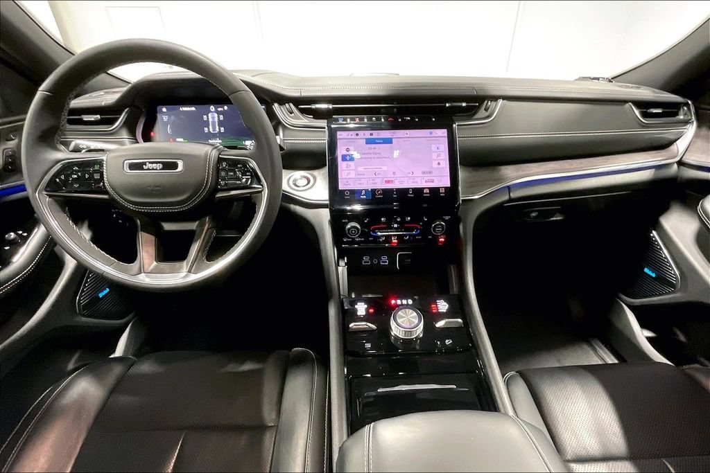 Used 2024 Jeep Grand Cherokee Overland w/ Luxury Tech Group IV AWD/4WD image 18