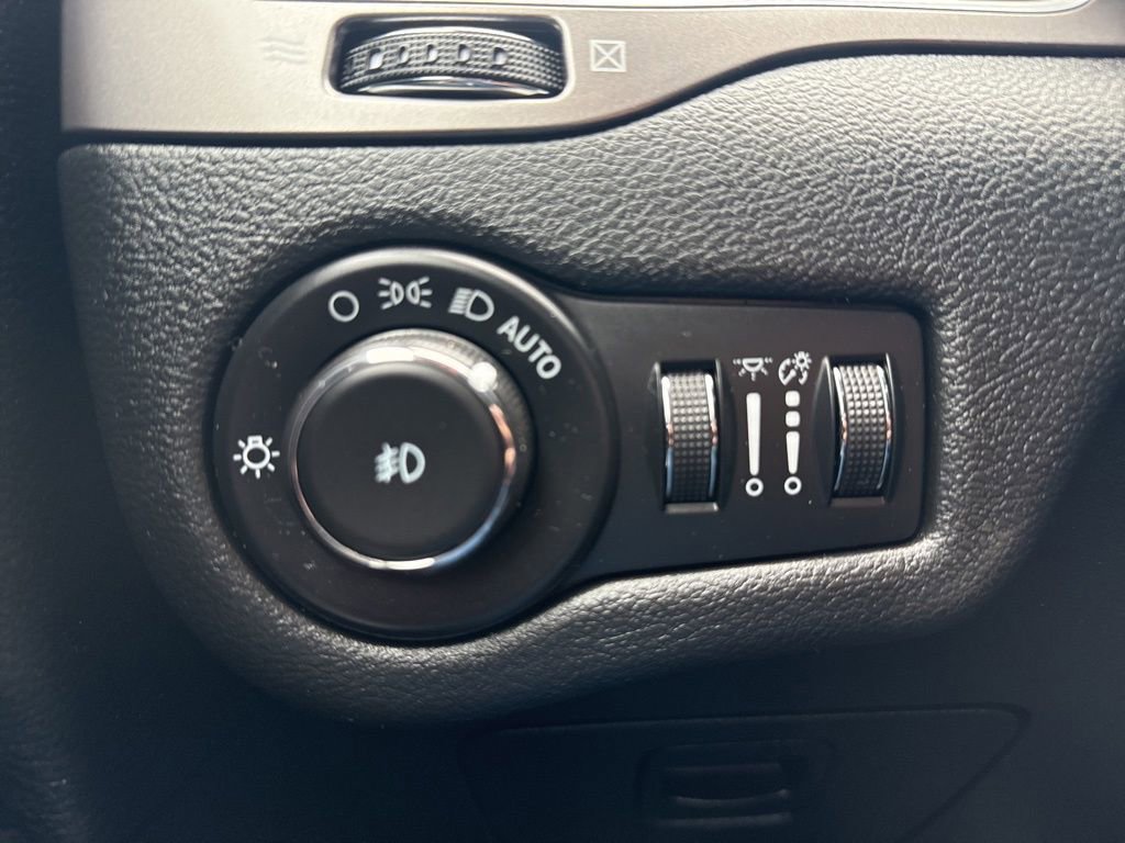 Used 2021 Jeep Cherokee Latitude Lux image 62