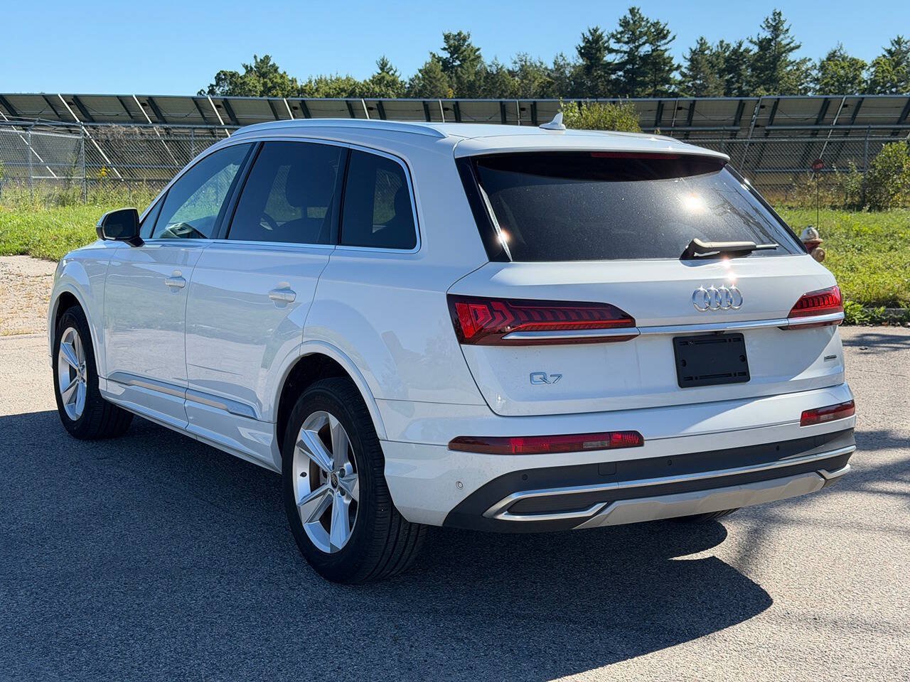 Used 2023 Audi Q7 2.0T Premium Plus w/ Premium Plus Package AWD/4WD image 3