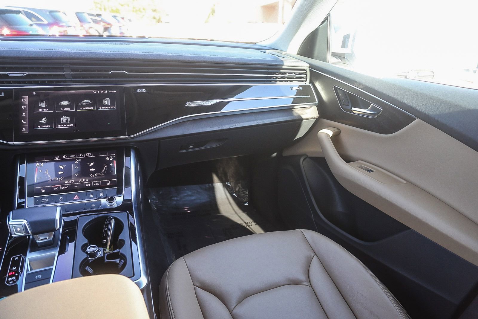 Used 2023 Audi Q8 Premium image 15