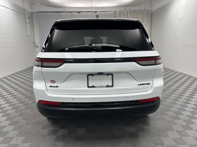 Used 2025 Jeep Grand Cherokee Limited w/ Black Appearance Package image 5