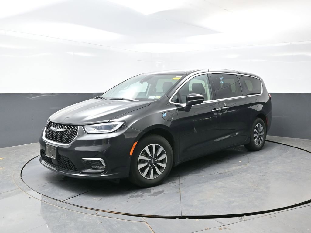 Used 2023 Chrysler Pacifica Touring-L FWD image 10
