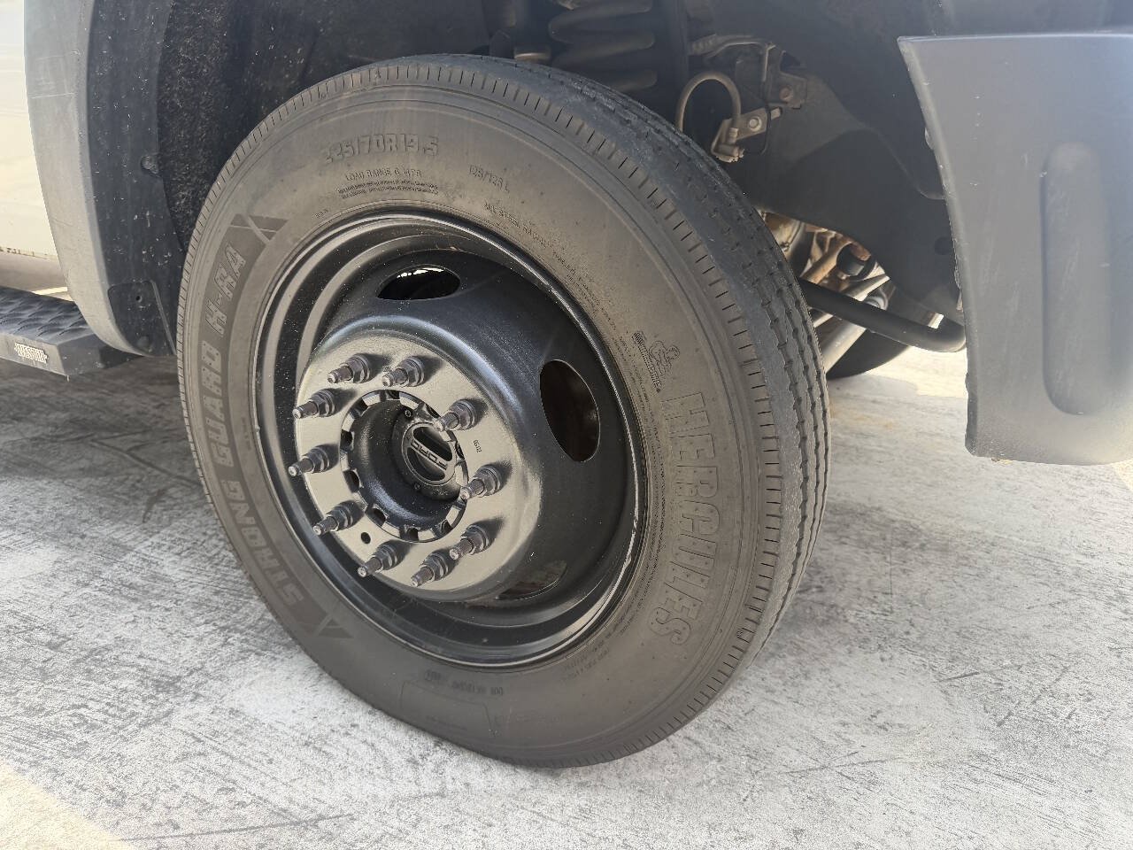 Used 2016 Ford F550 4x4 Crew Cab Super Duty image 9