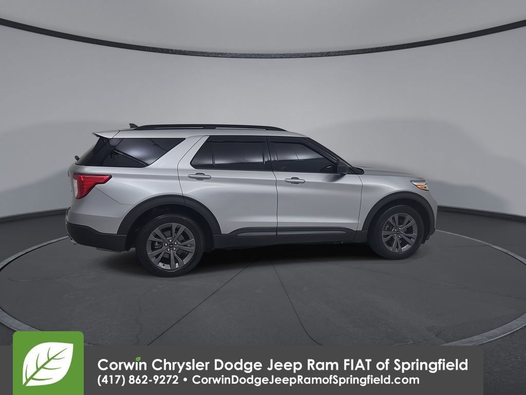 Used 2021 Ford Explorer XLT w/ Equipment Group 202A AWD/4WD image 16