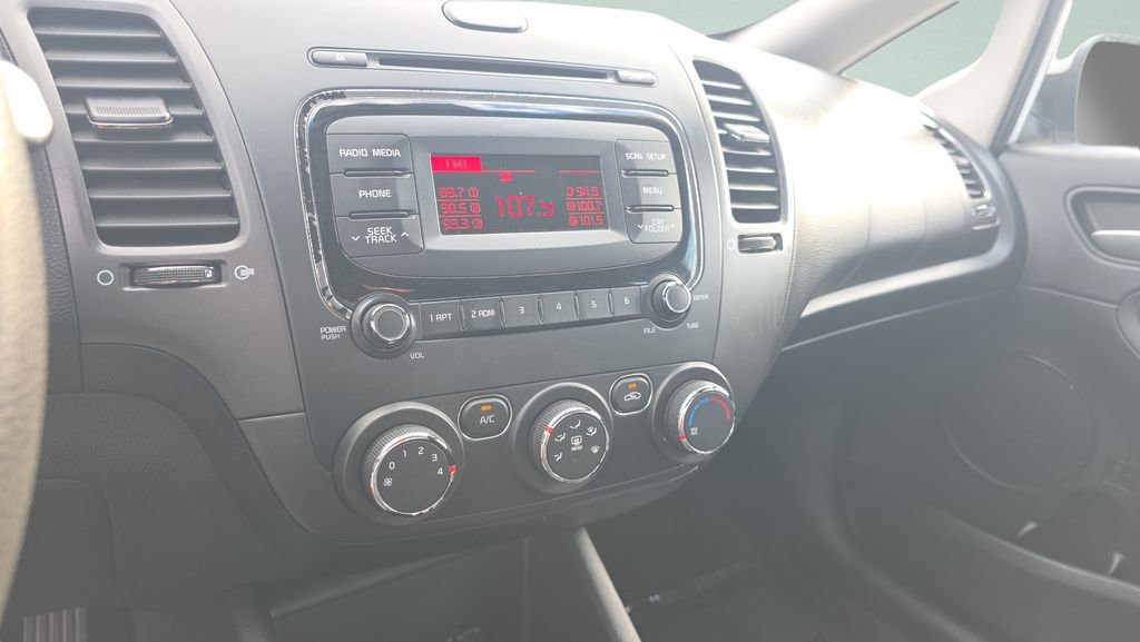 Used 2017 Kia Forte LX FWD image 17