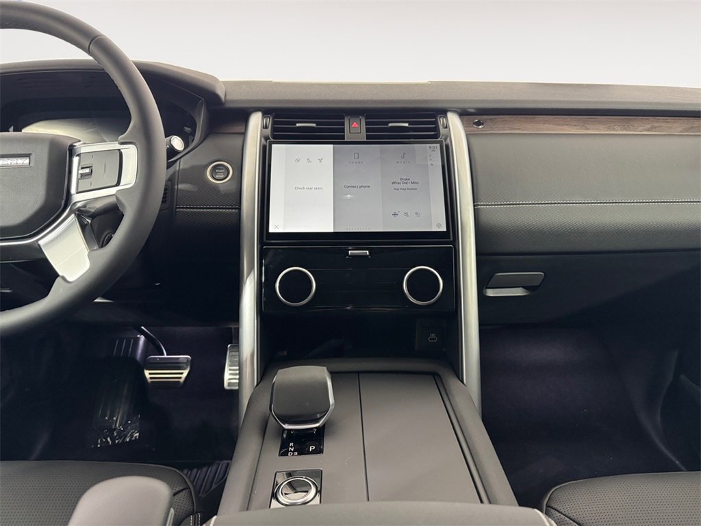New 2025 Land Rover Discovery Dynamic SE image 11