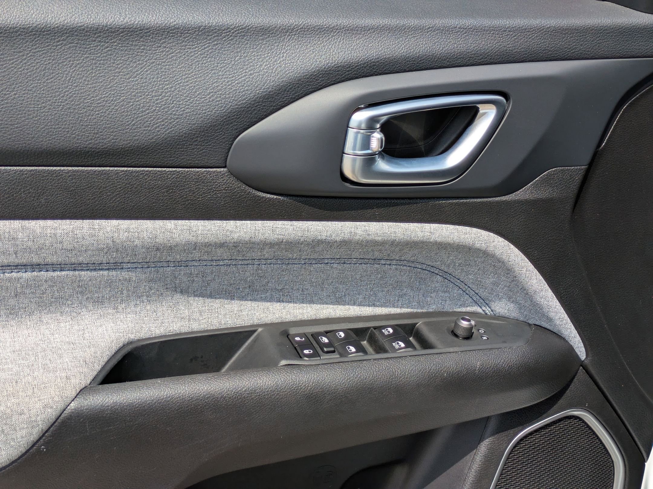 Used 2023 Jeep Compass Sport image 12