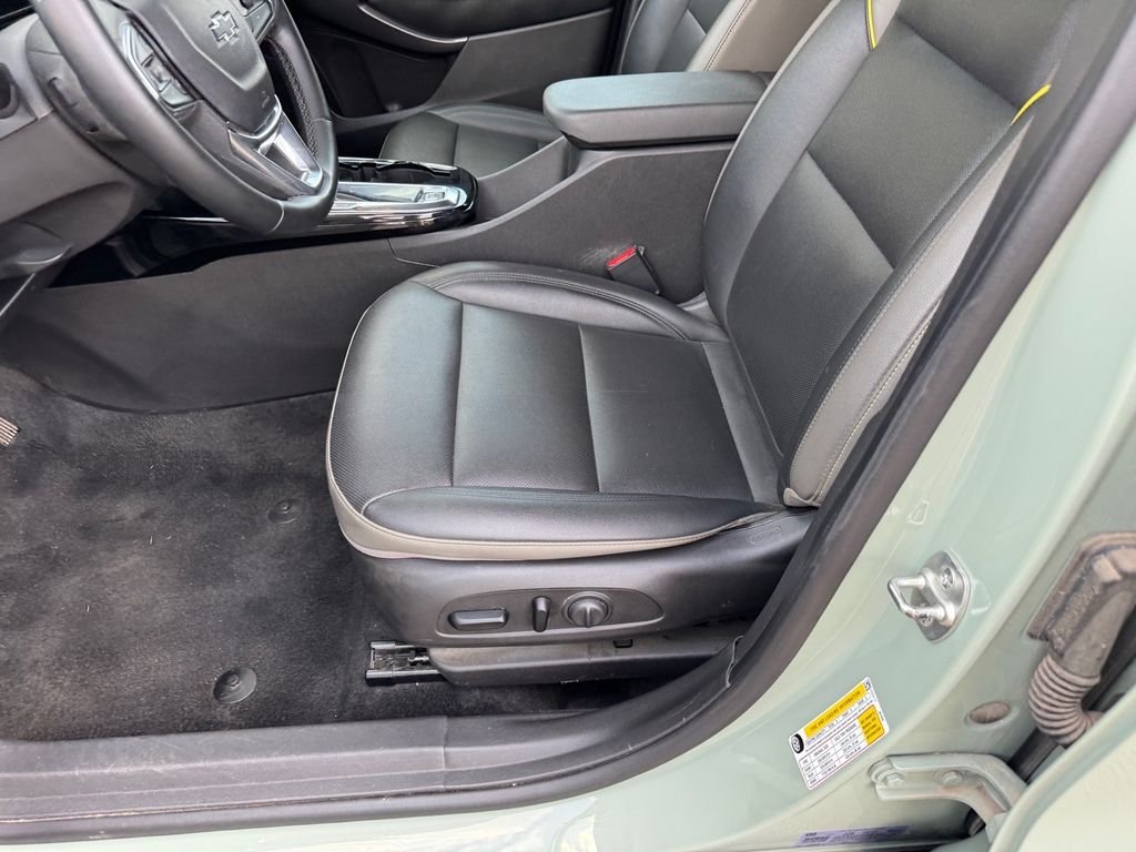 Used 2025 Chevrolet Trax ACTIV FWD image 8