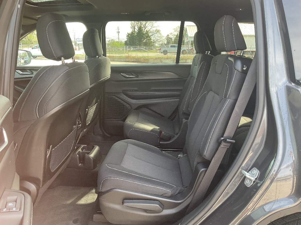 Used 2024 Jeep Grand Cherokee L Laredo w/ Luxury Tech Group I AWD/4WD image 9