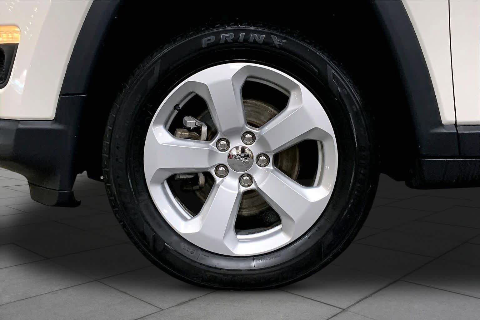 Used 2020 Jeep Compass Latitude image 11