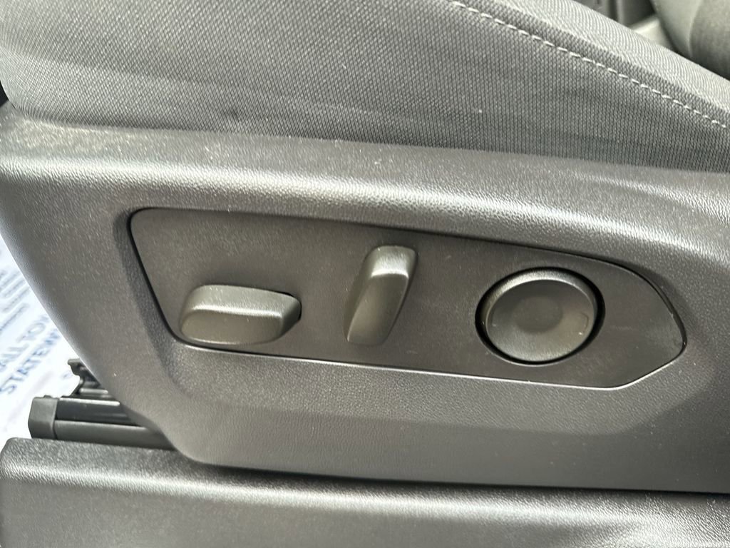 Used 2025 Chevrolet Silverado 1500 LT image 18