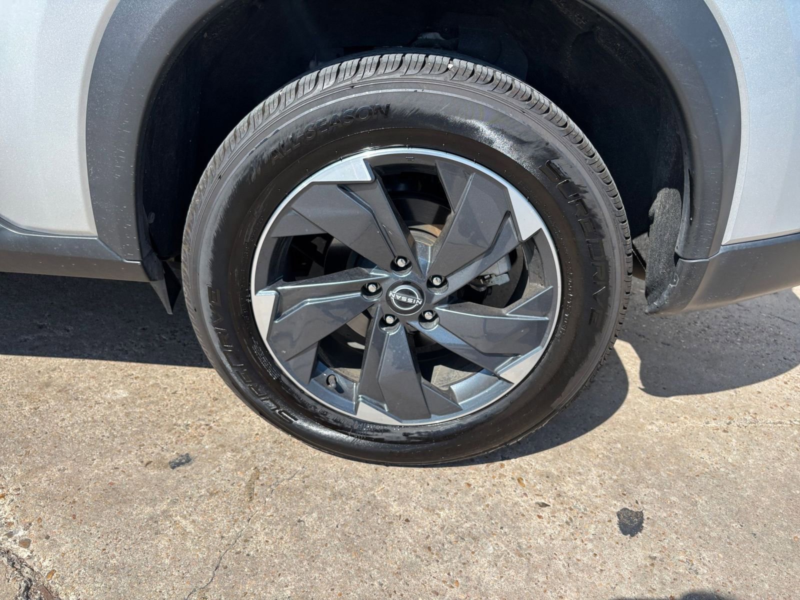 Used 2025 Nissan Rogue SV AWD/4WD image 32