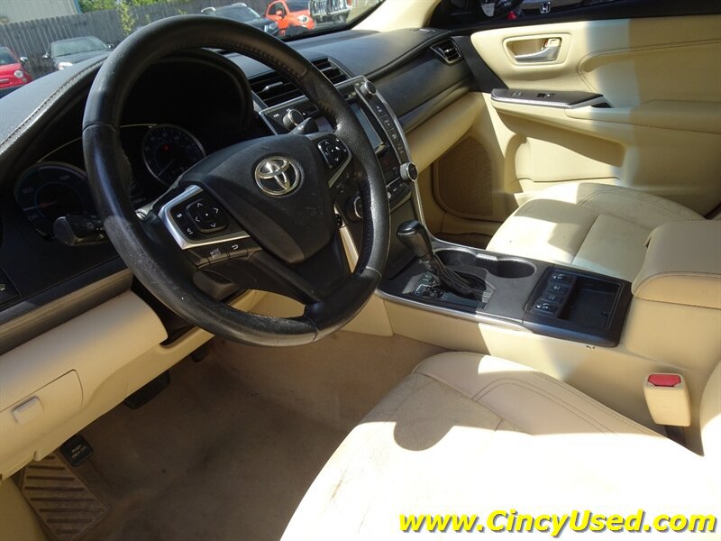 Used 2017 Toyota Camry XLE w/ Moonroof Package FWD image 11