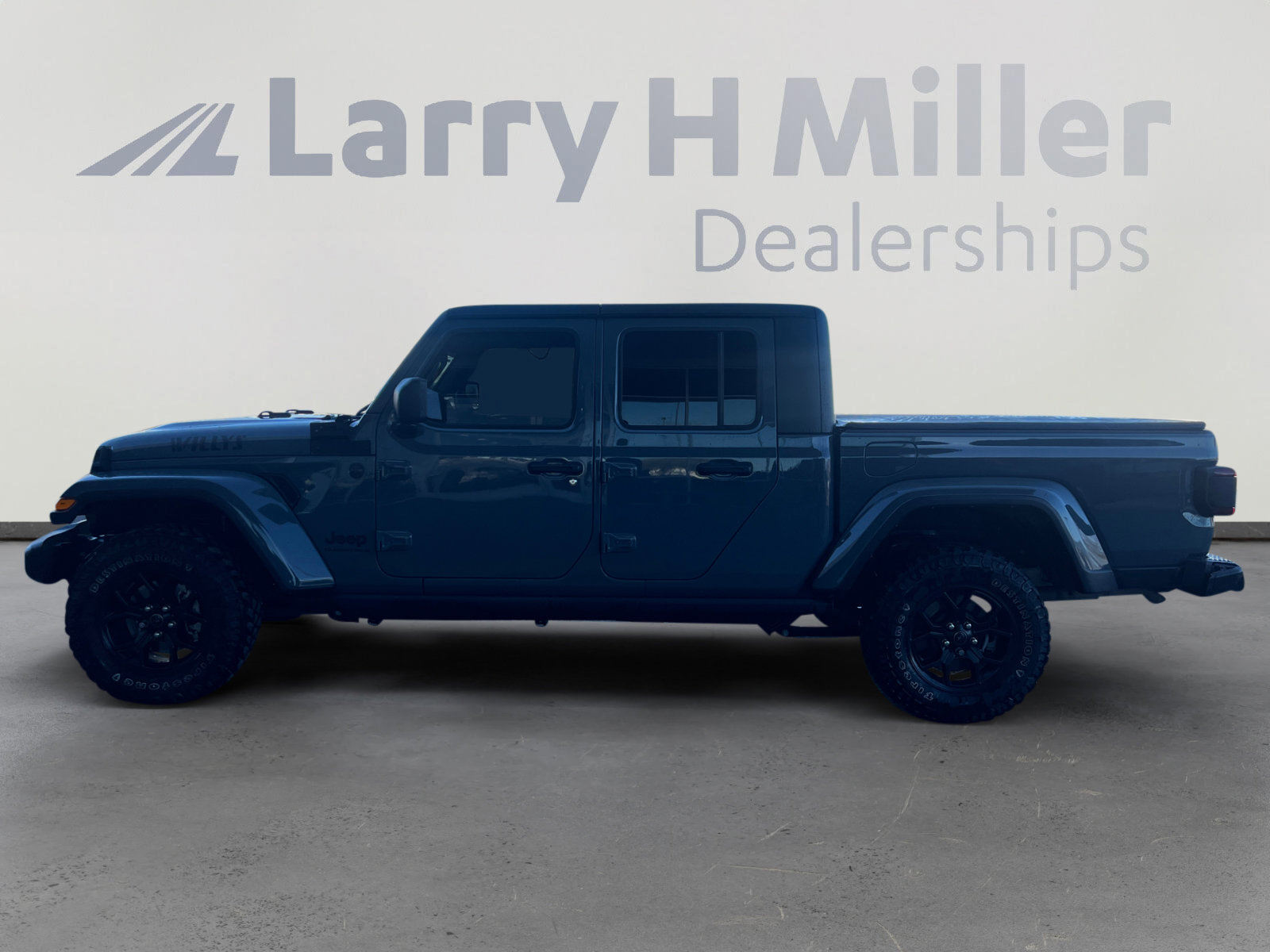 Used 2024 Jeep Gladiator Sport image 2