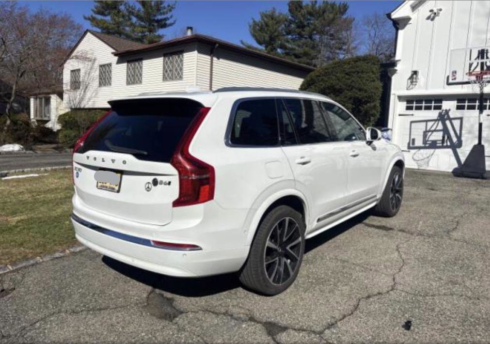 Used 2023 Volvo XC90 B6 Plus image 10