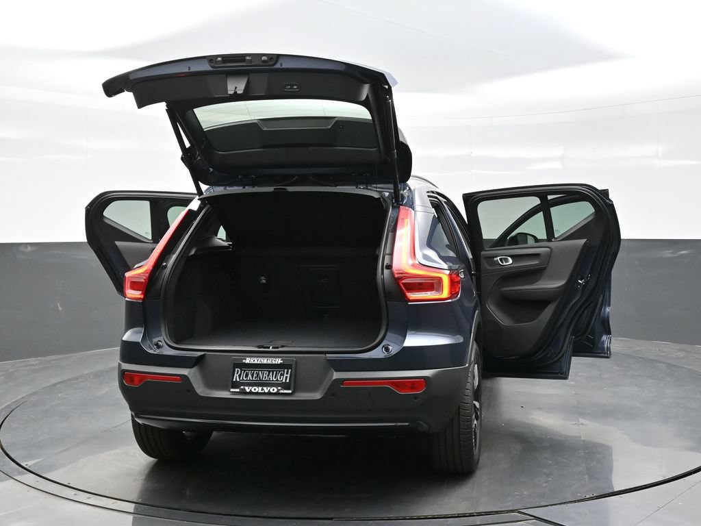 New 2026 Volvo XC40 B5 Core w/ Climate Package AWD/4WD image 42