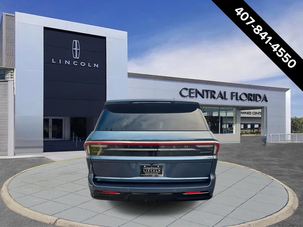 New 2027 Lincoln Navigator Premiere RWD image 4