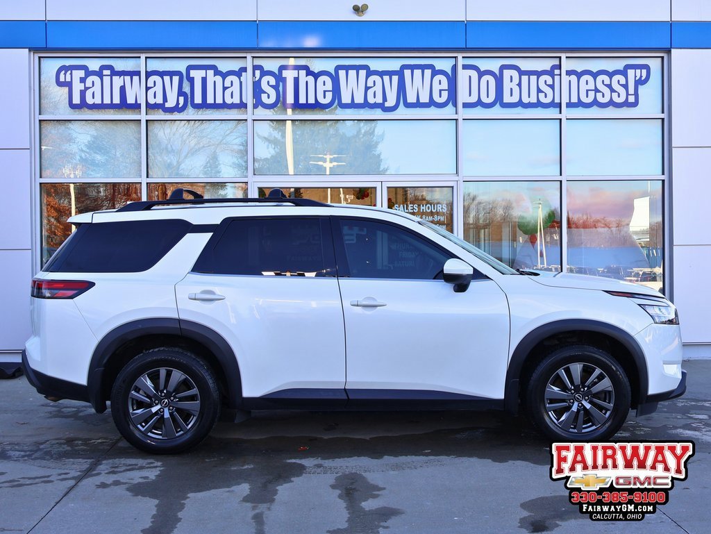 Used 2022 Nissan Pathfinder SV image 1