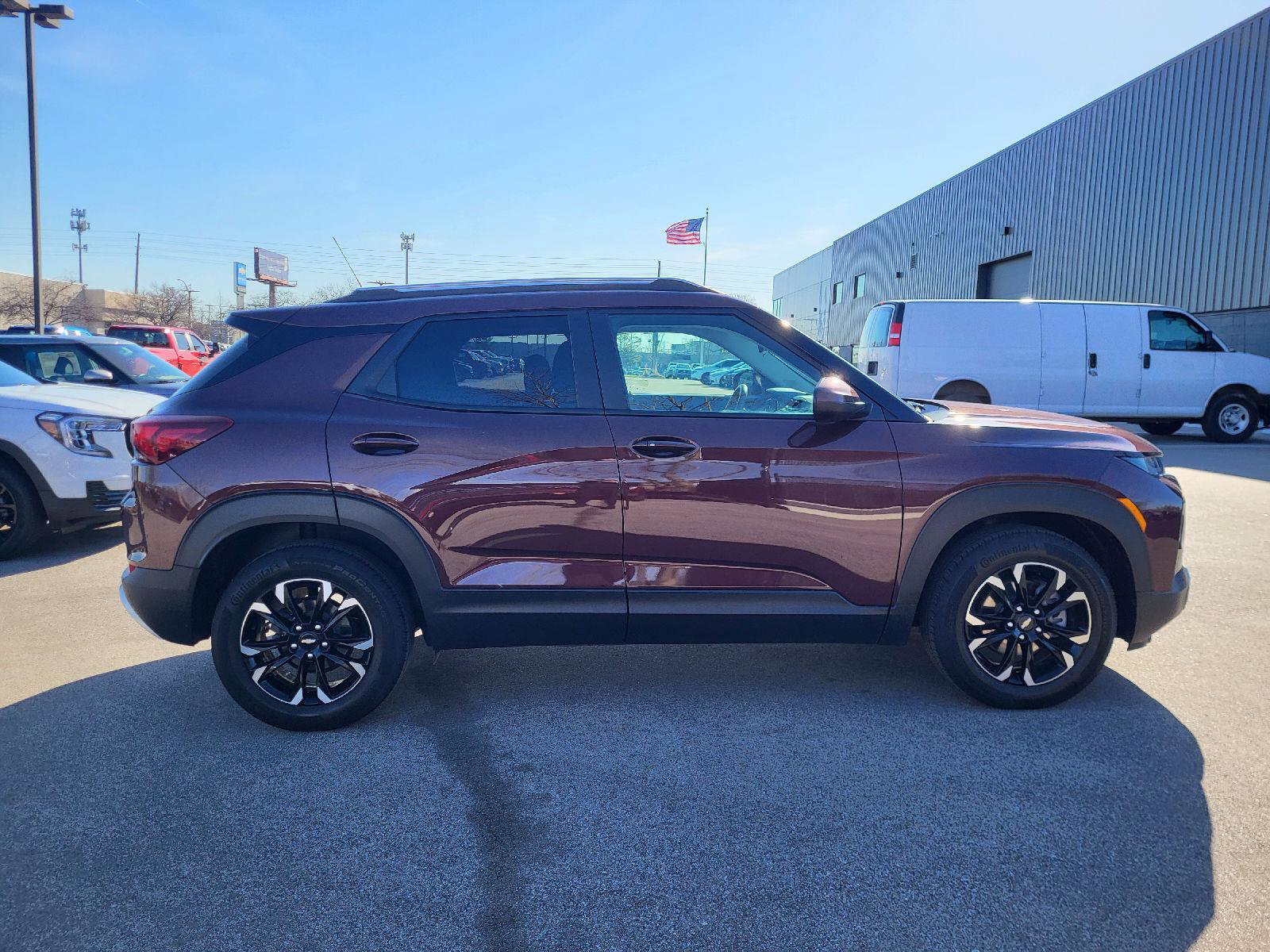 Used 2023 Chevrolet TrailBlazer LT image 2