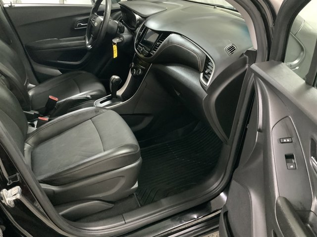 Used 2021 Chevrolet Trax LT AWD/4WD image 19