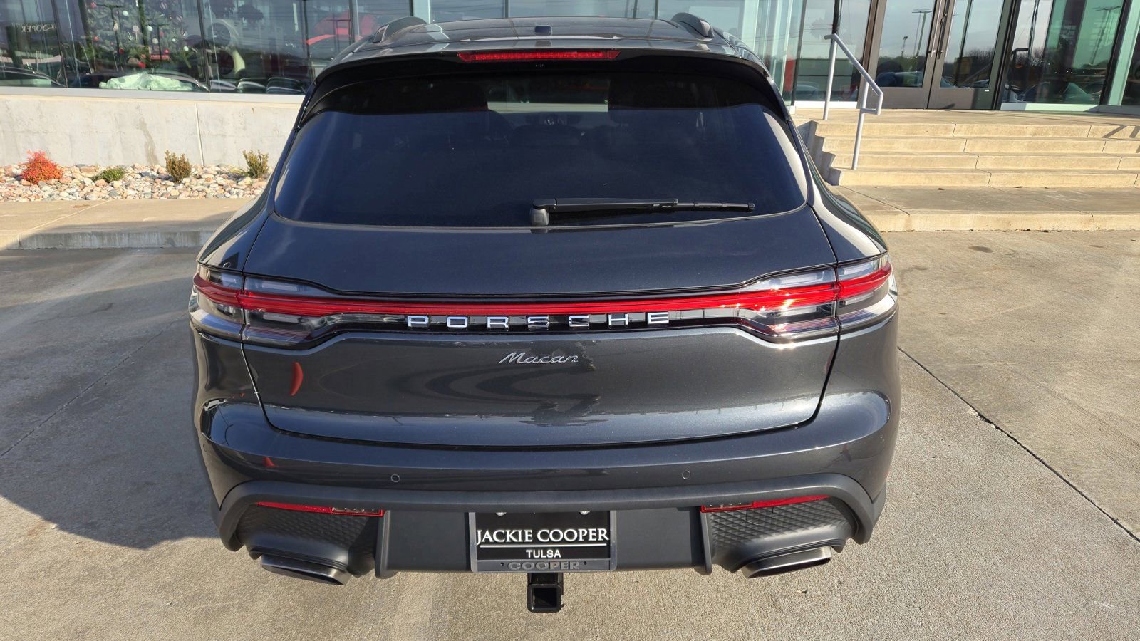Certified 2025 Porsche Macan image 6
