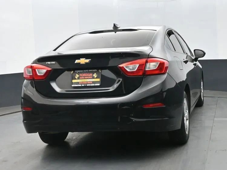 Used 2018 Chevrolet Cruze LS image 8