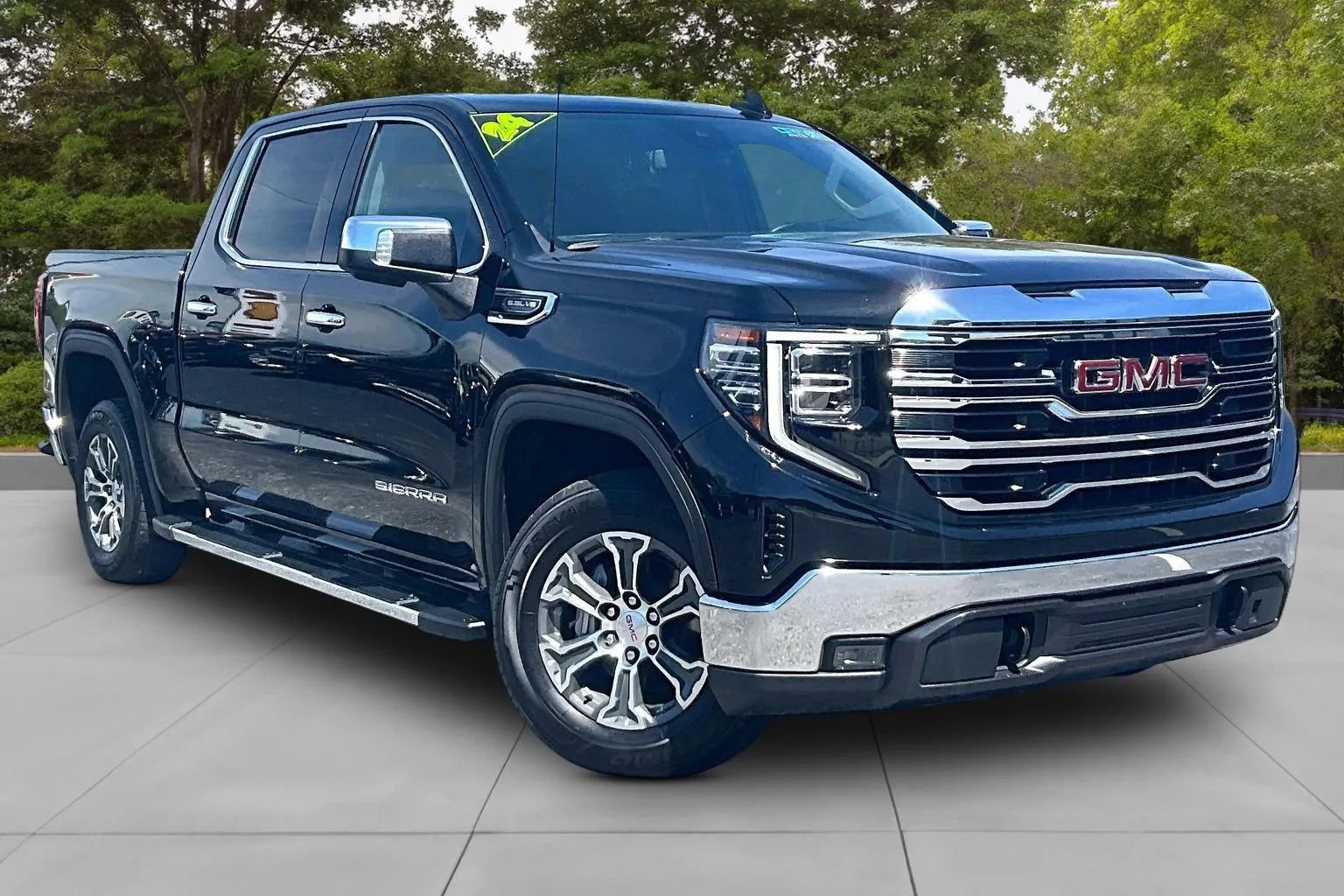 Used 2024 GMC Sierra 1500 SLT image 11