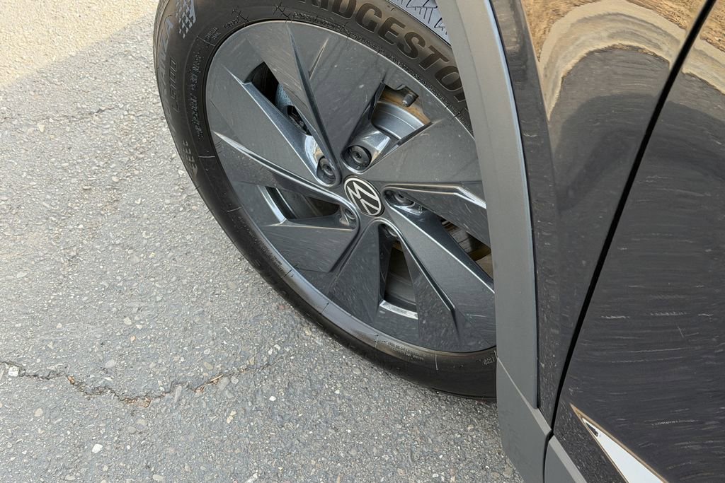 Certified 2025 Volkswagen Taos S image 10