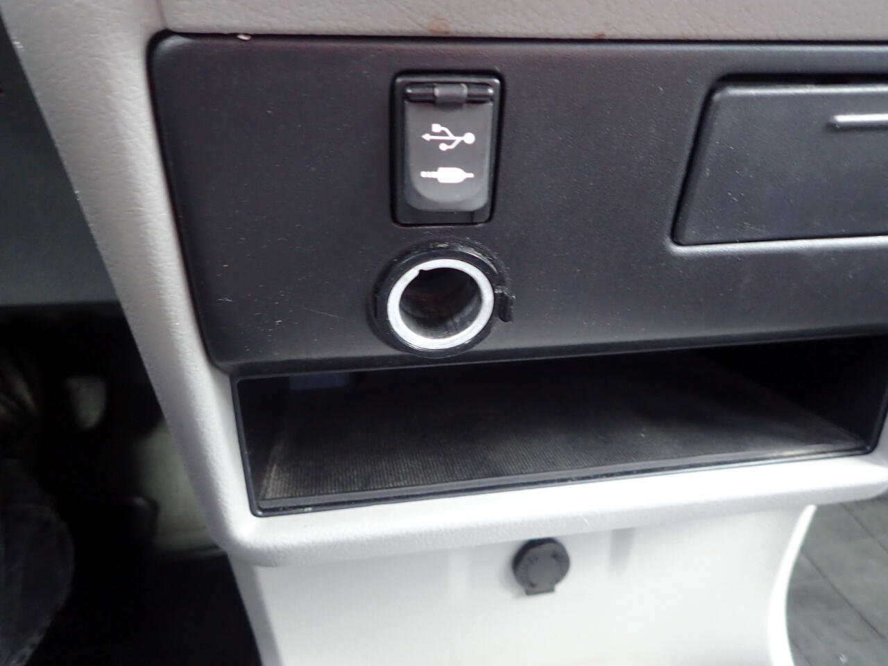 Used 2015 Toyota Sienna L FWD image 22