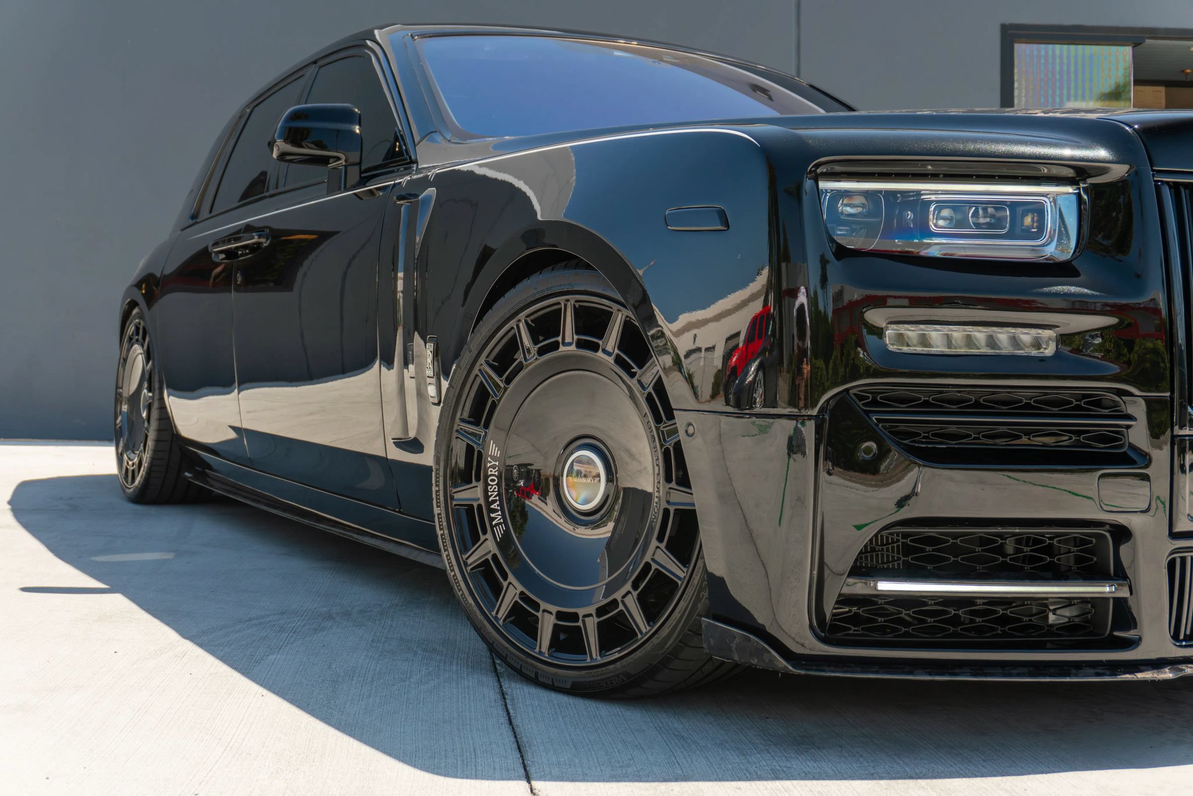 Used 2024 Rolls-Royce Phantom Sedan w/ The Phantom Package RWD image 40