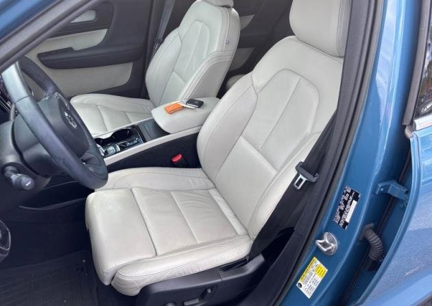 Certified 2023 Volvo XC40 B5 Plus w/ Driver Assist Package image 9