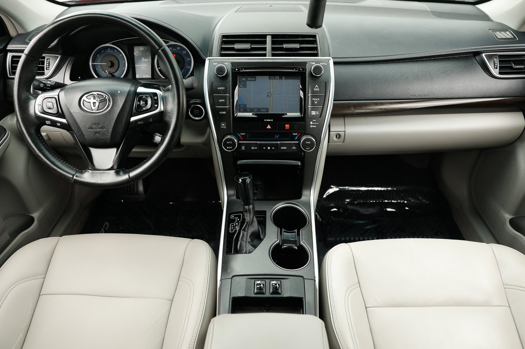 Used 2017 Toyota Camry XLE w/ Advanced Technology Package FWD image 2