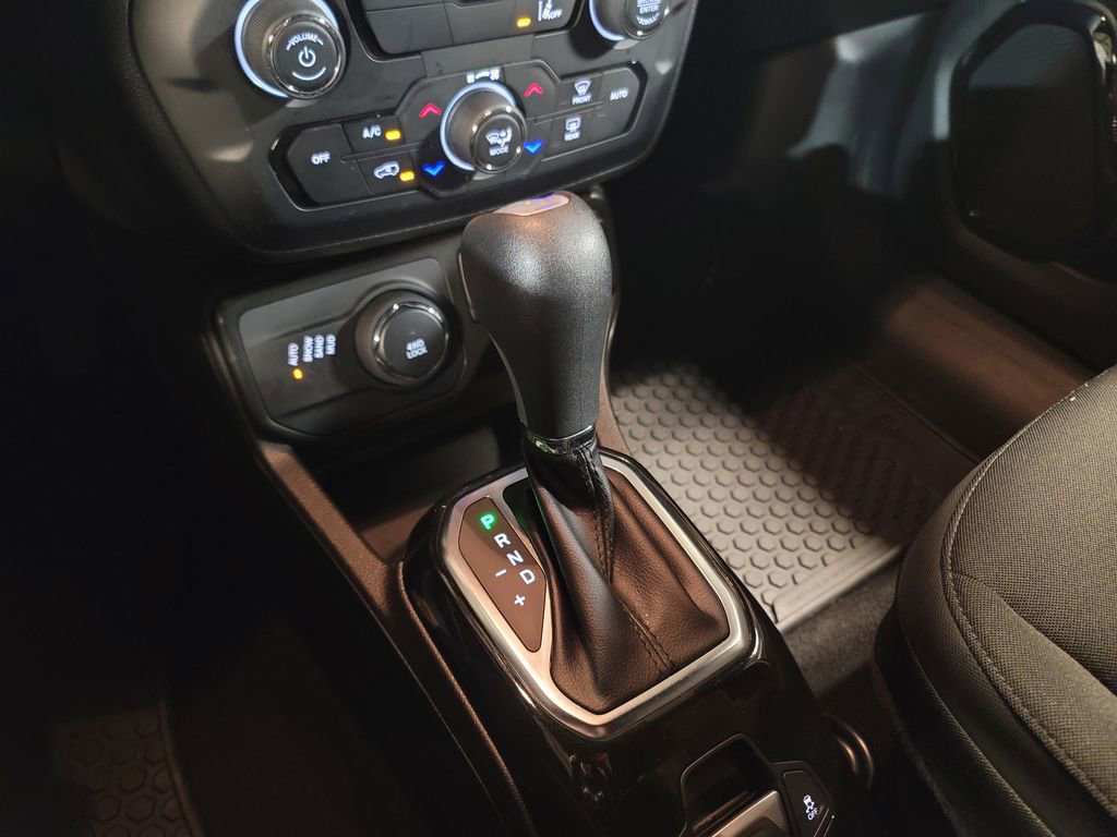 Used 2022 Jeep Renegade Altitude image 18