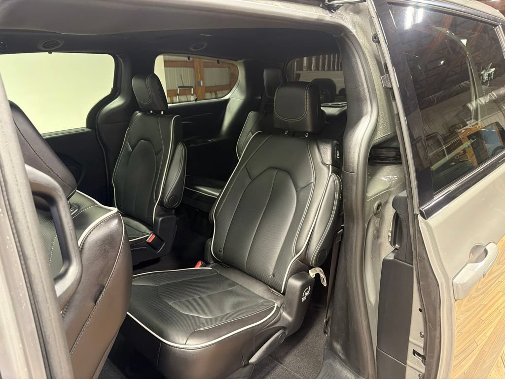 Used 2025 Chrysler Pacifica Limited FWD image 27