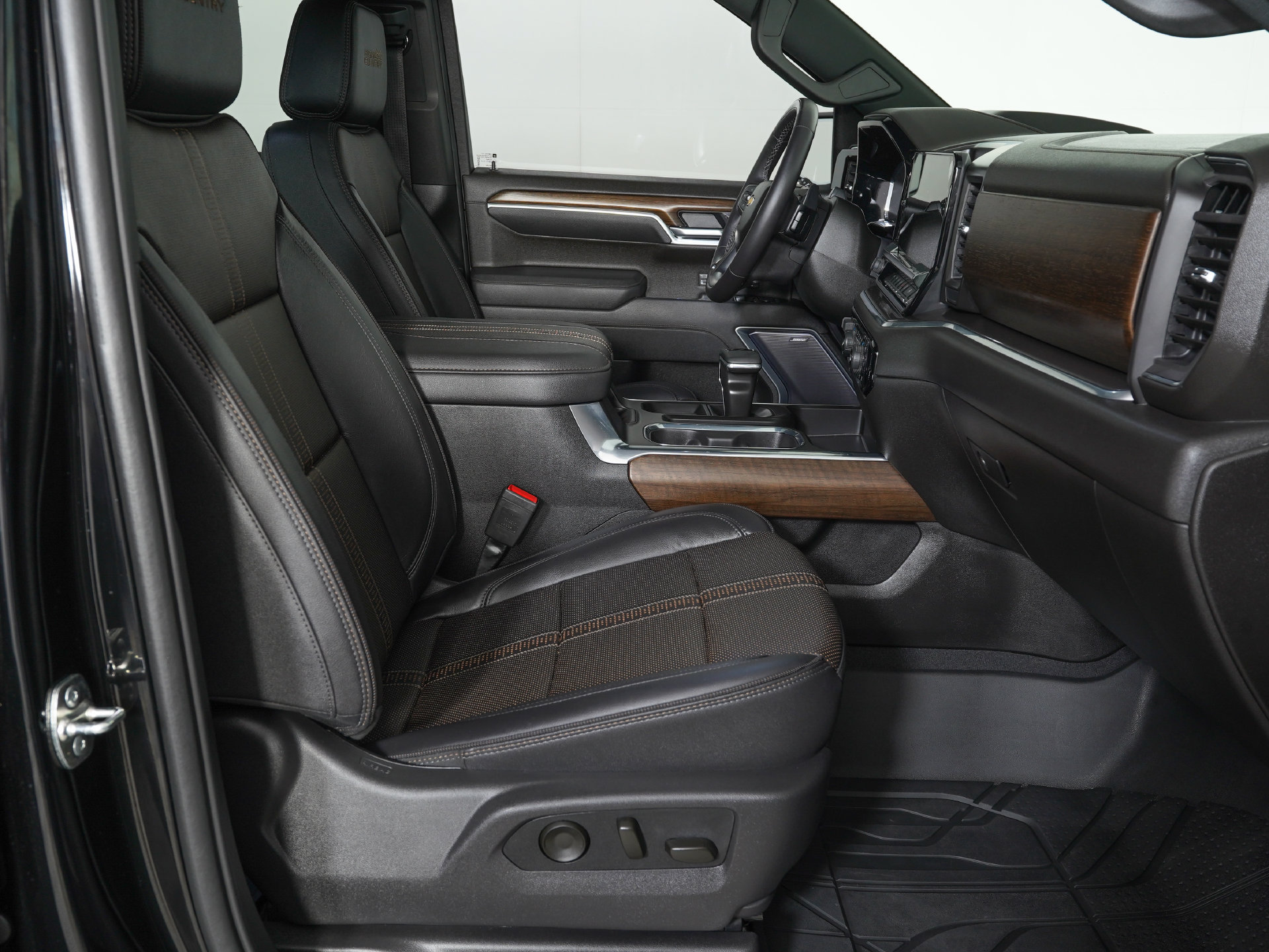 Used 2026 Chevrolet Silverado 1500 High Country w/ High Country Premium Package RWD image 9