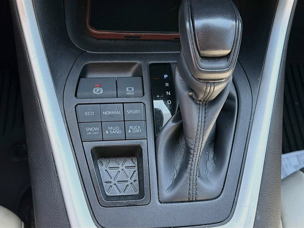 Used 2024 Toyota RAV4 XLE AWD/4WD image 19