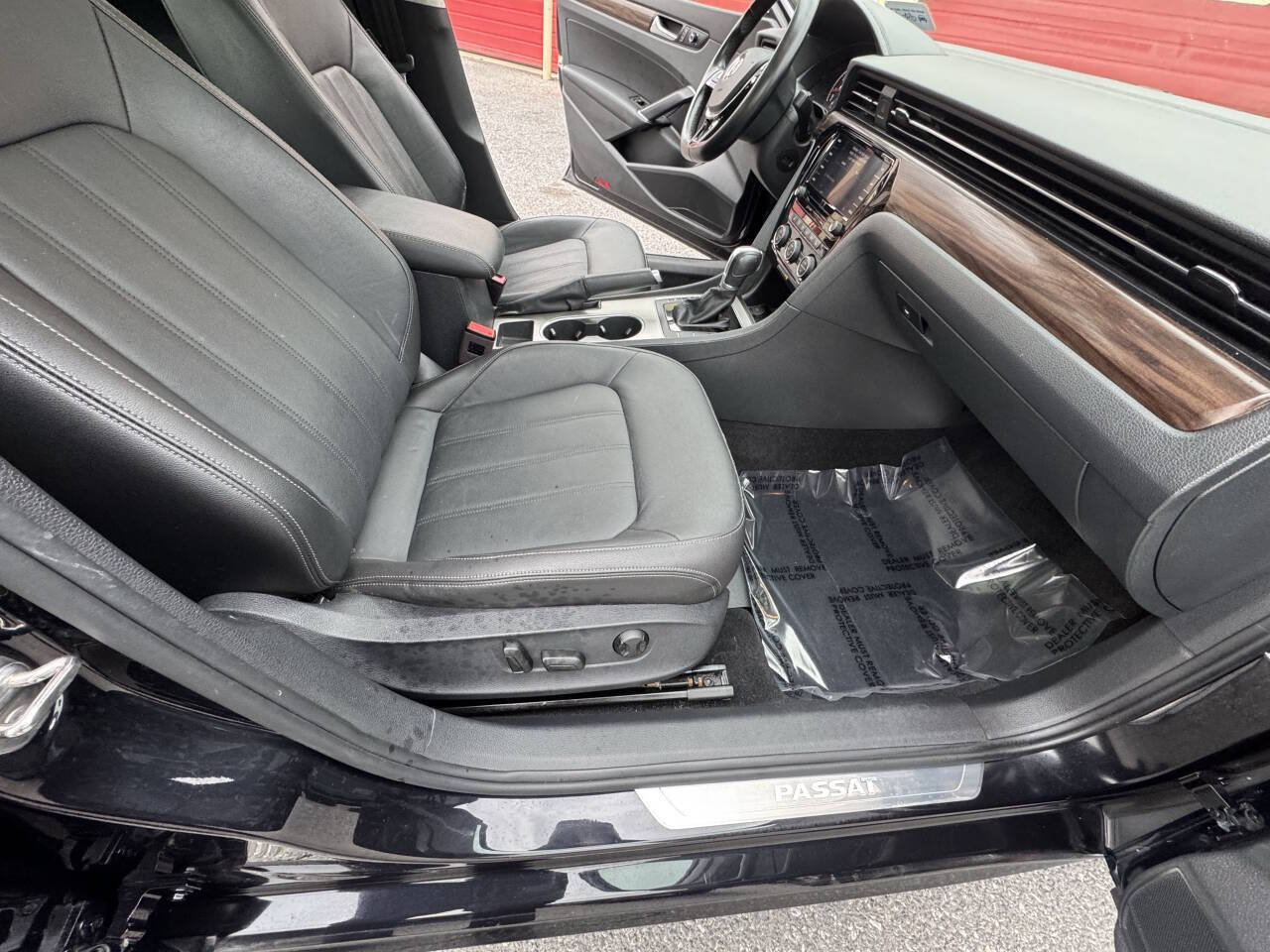 Used 2020 Volkswagen Passat 2.0T SEL FWD image 23