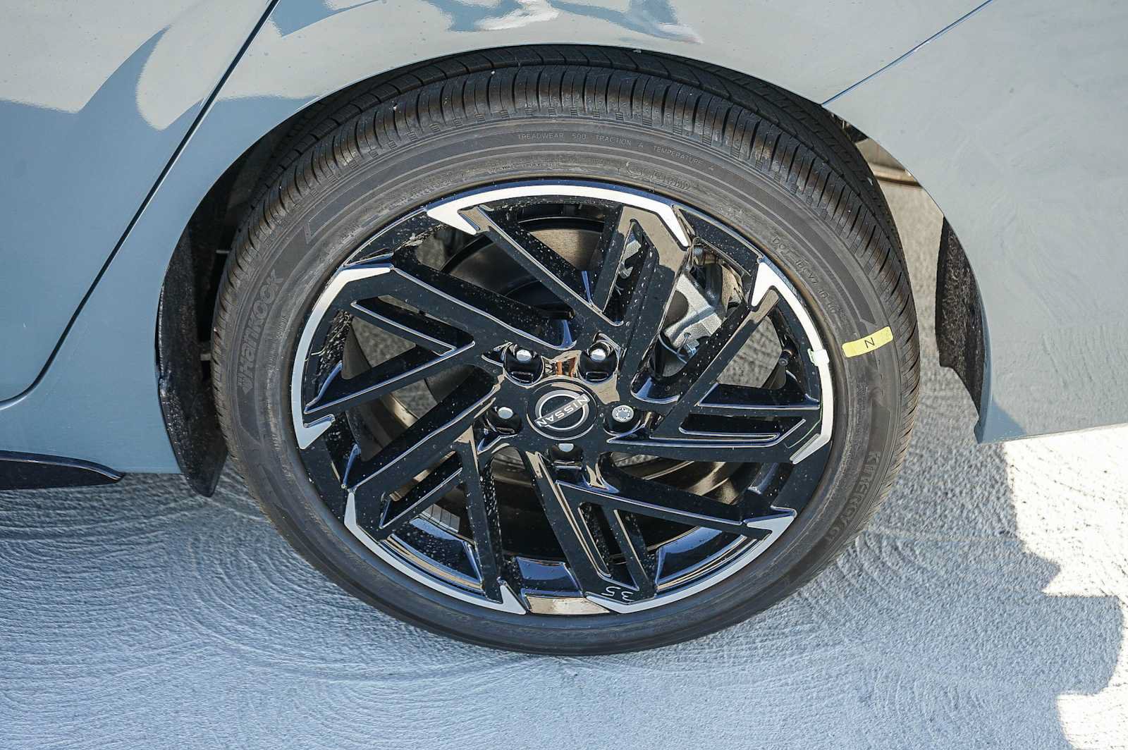 New 2027 Nissan Sentra SR w/ Floor Mat Package FWD image 9