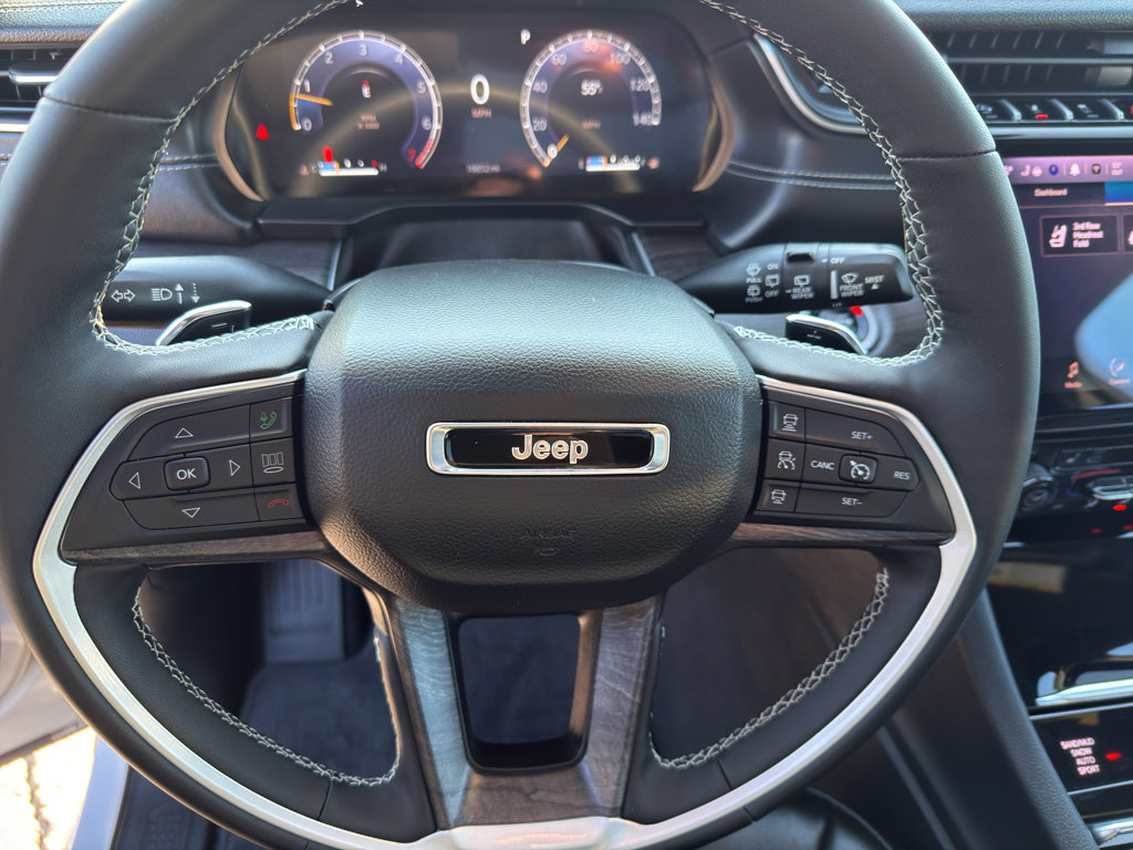 Used 2024 Jeep Grand Cherokee L Limited image 16